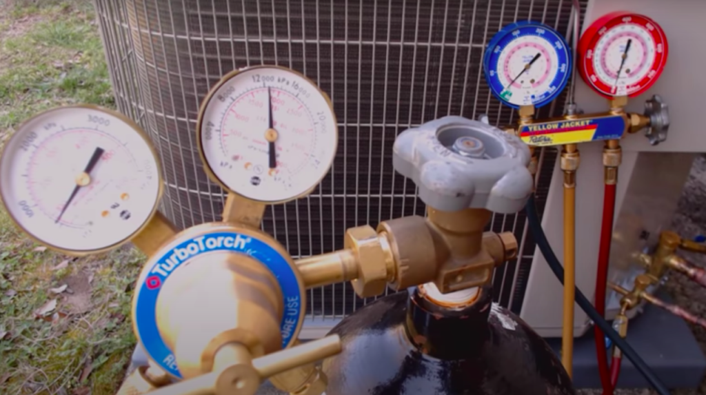 Teste de pressão com nitrogênio em sistema de ar condicionado vrv