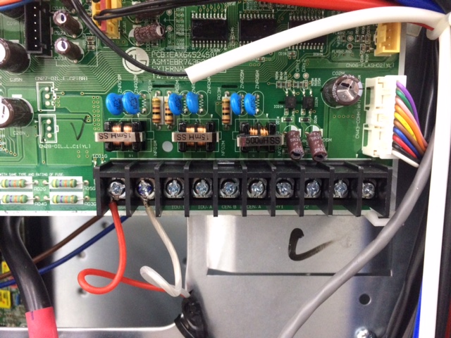 Ligação dos cabos de comunicação do sistema ar condicionado VRF